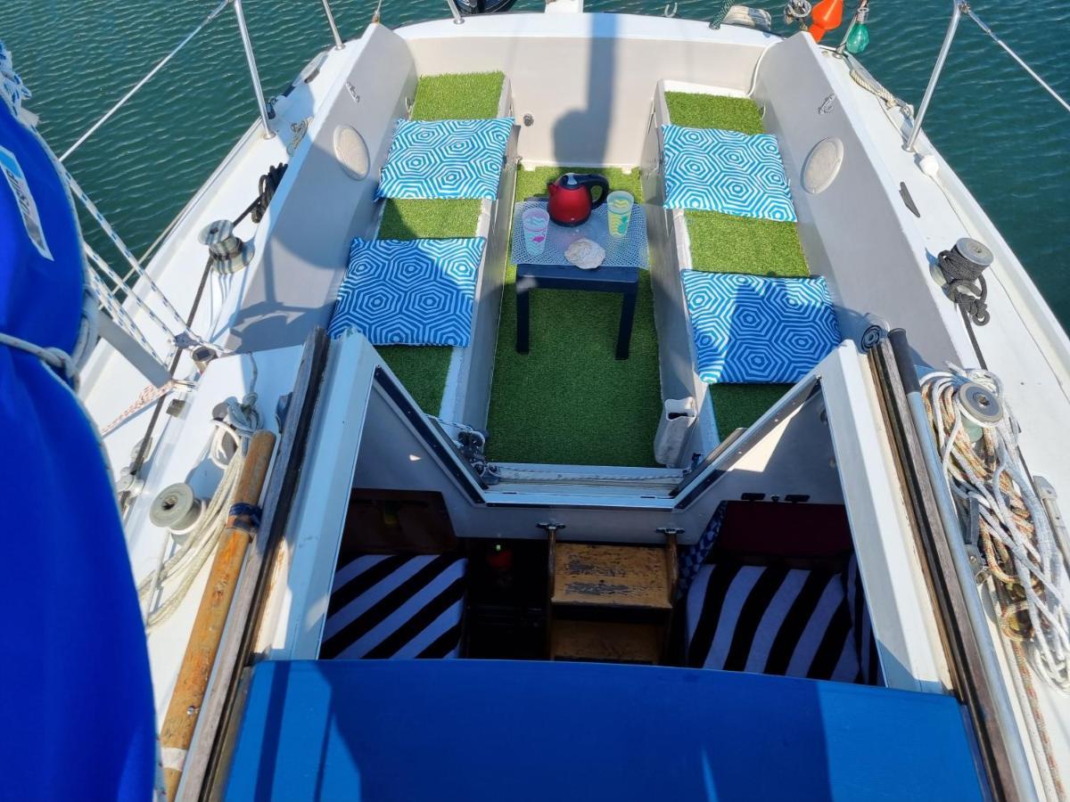Bateau-hôtel Voilier Au Soleil Levant *